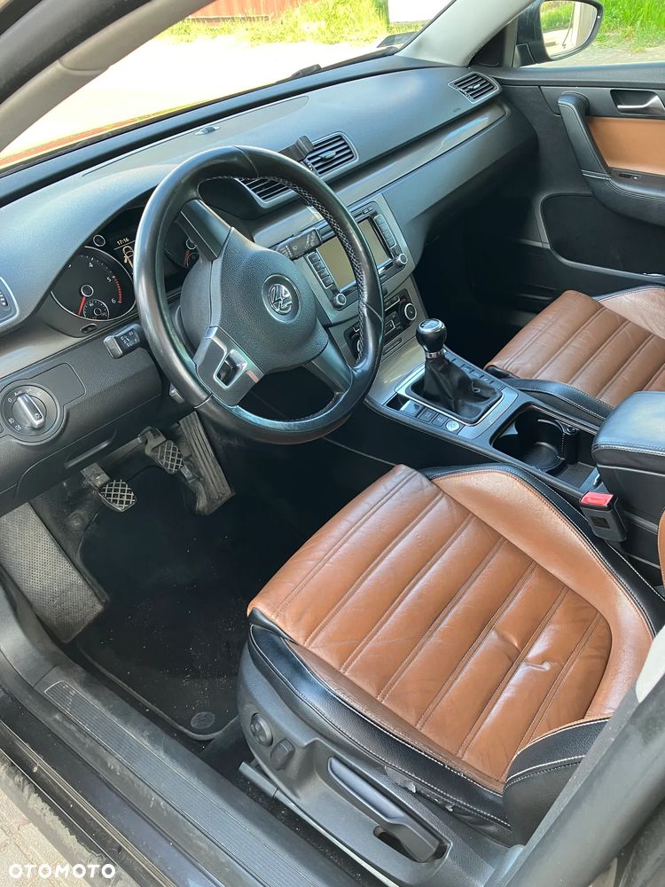 Volkswagen Passat 2.0 TDI Comfortline - 11