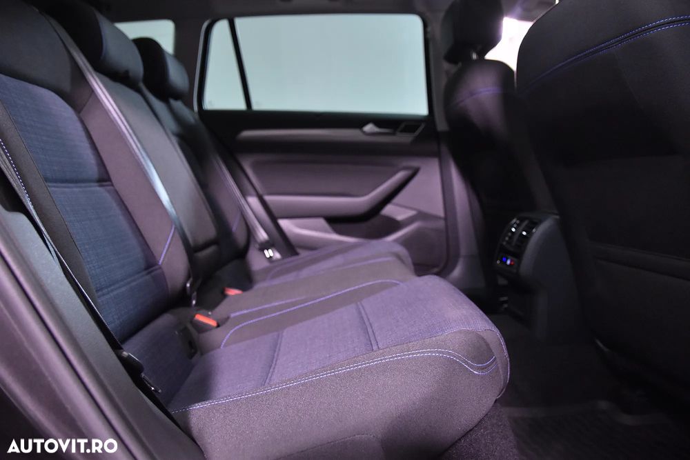 Volkswagen Passat - 12