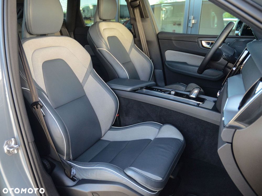 Volvo XC 60 B4 D AWD Plus Dark - 5