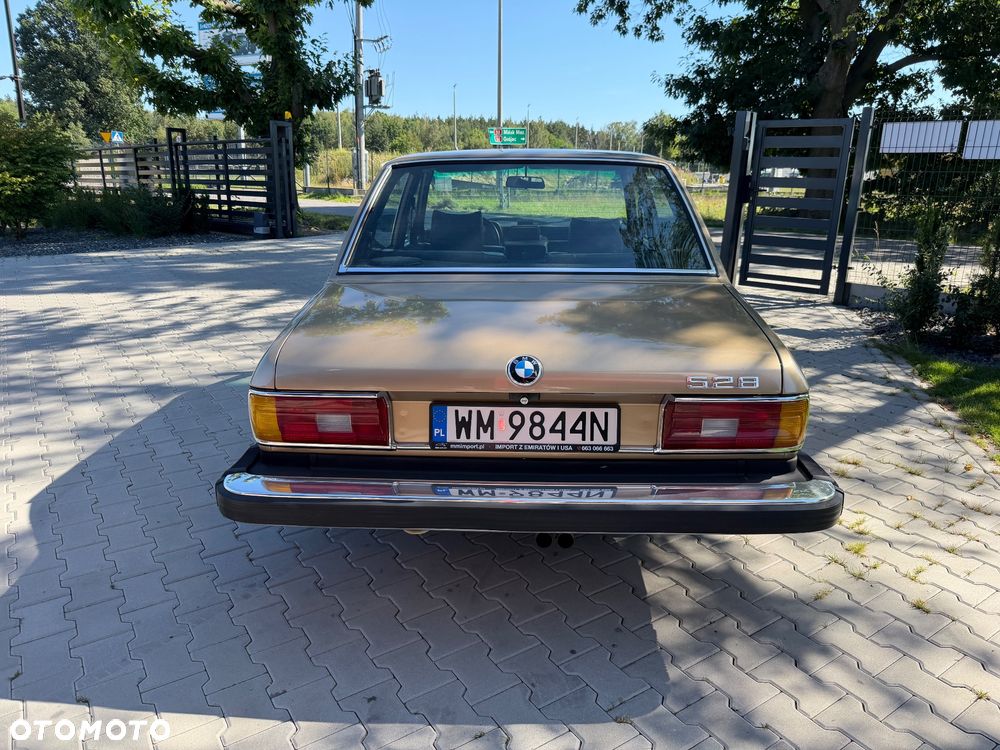 BMW Seria 5 528 i - 15