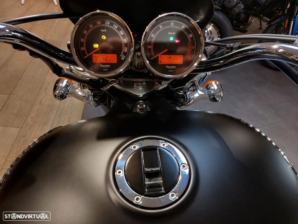 Triumph Rocket III Roadster - 6