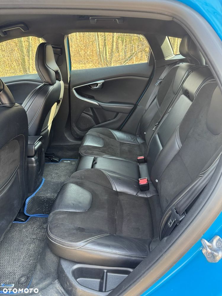 Volvo V40 D3 Geartronic Momentum - 24