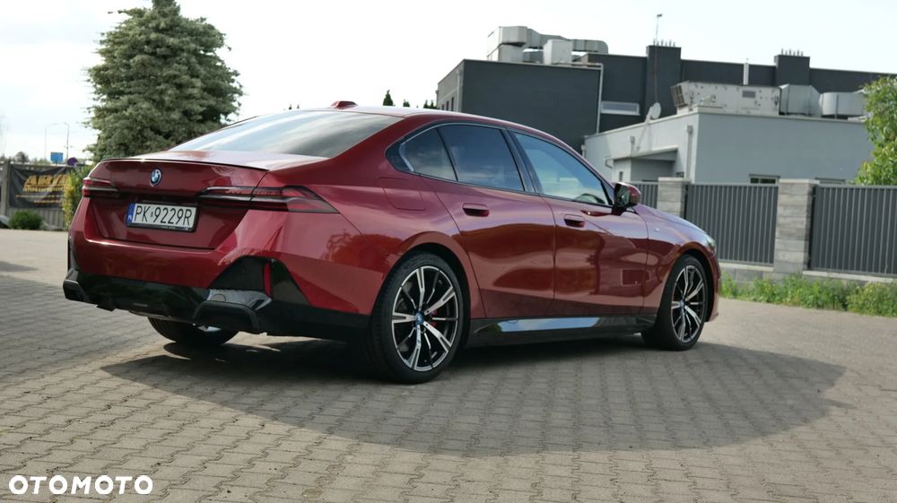 BMW Seria 5 550e xDrive PHEV M Sport Edition - 9