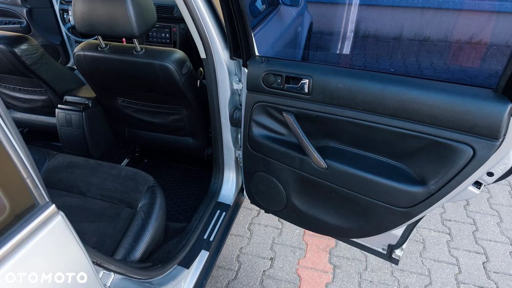 Volkswagen Passat 2.8 V6 4Motion Highline - 19