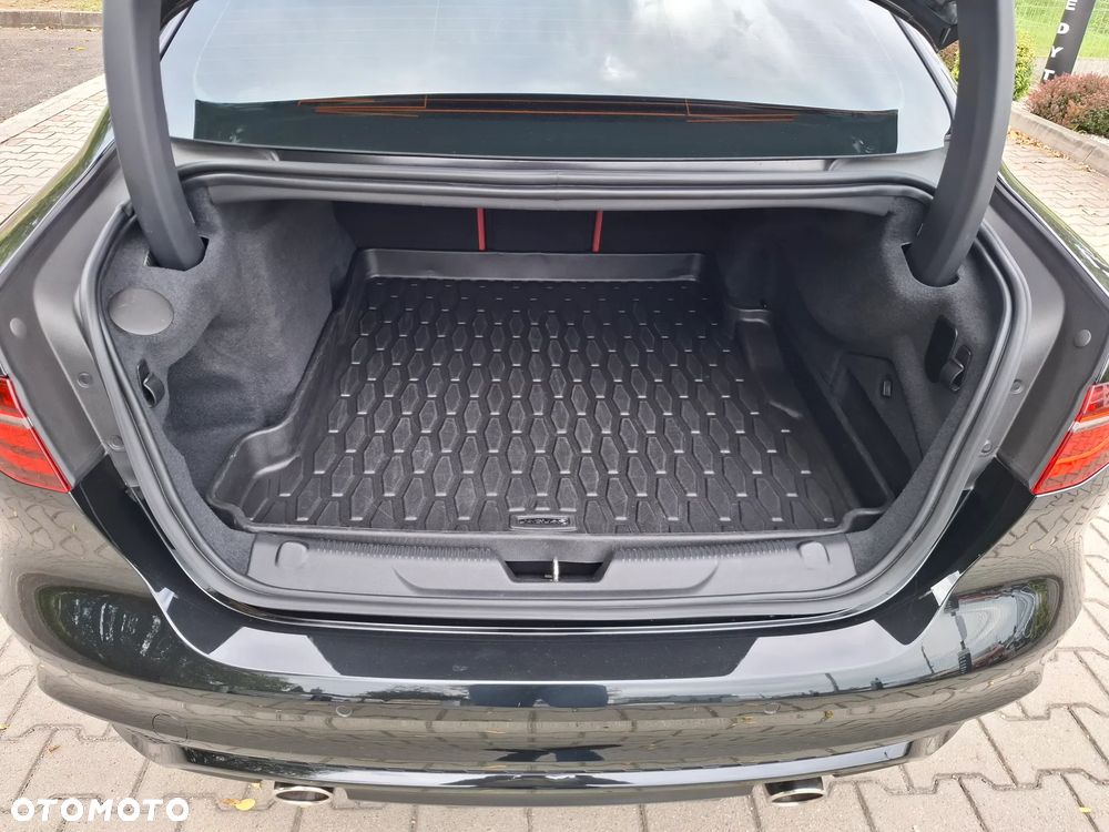 Jaguar XE - 24