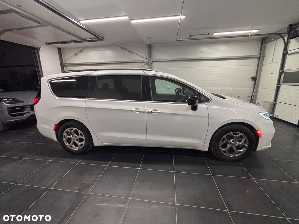 Chrysler Pacifica - 3