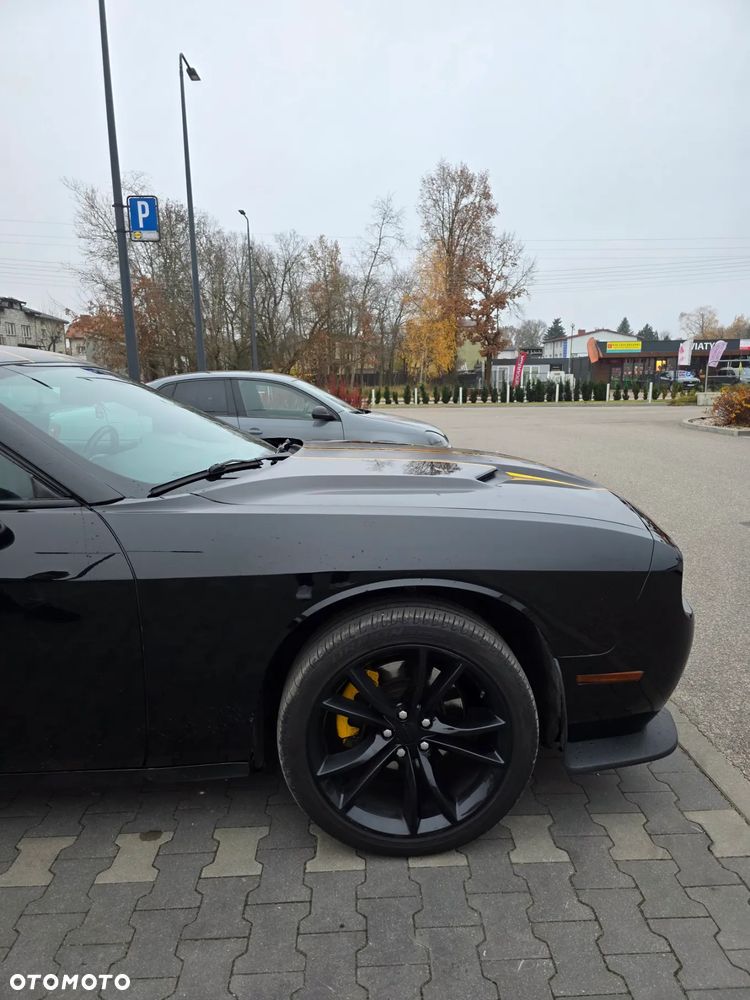 Dodge Challenger - 28