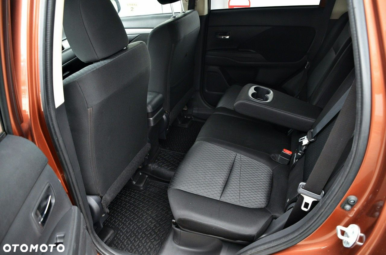 Mitsubishi Outlander - 16