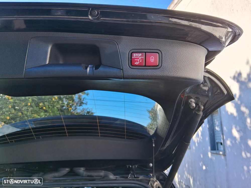 Mercedes-Benz GLA 250 e 8G-DCT Progressive — fotografia 2