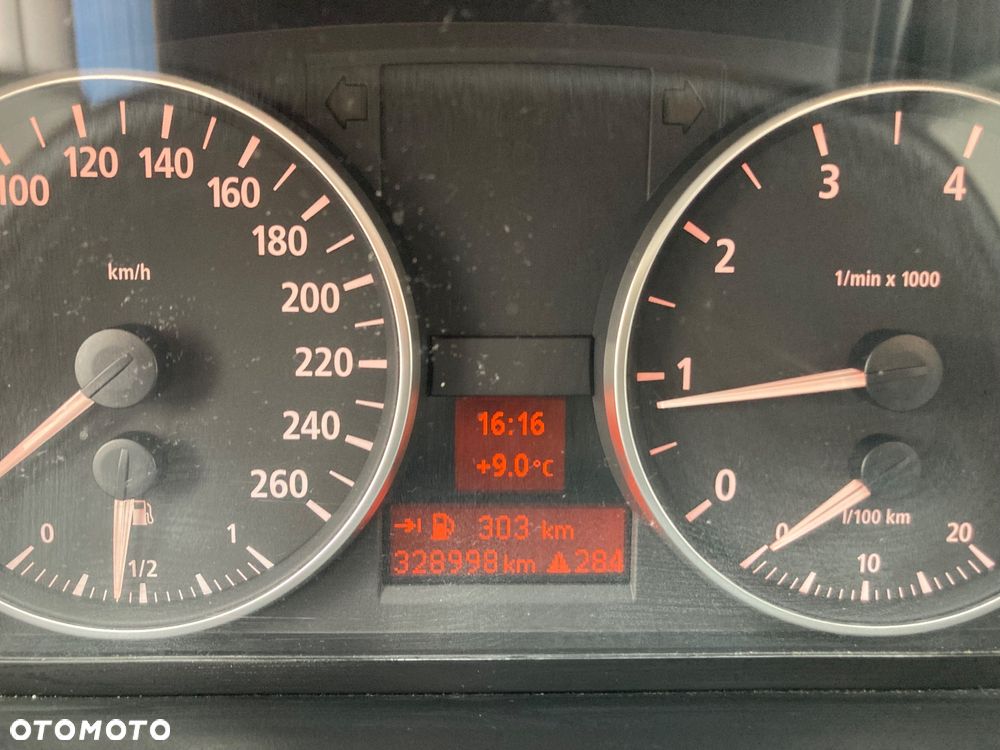 BMW Seria 3 320i - 4