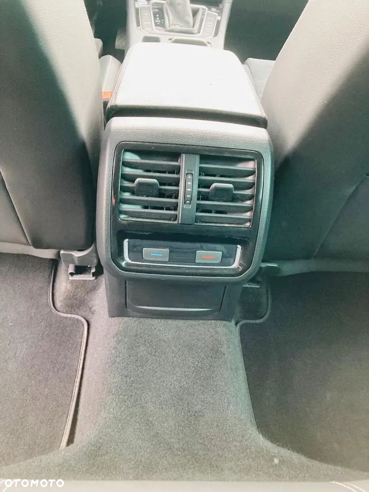 Volkswagen Passat - 11