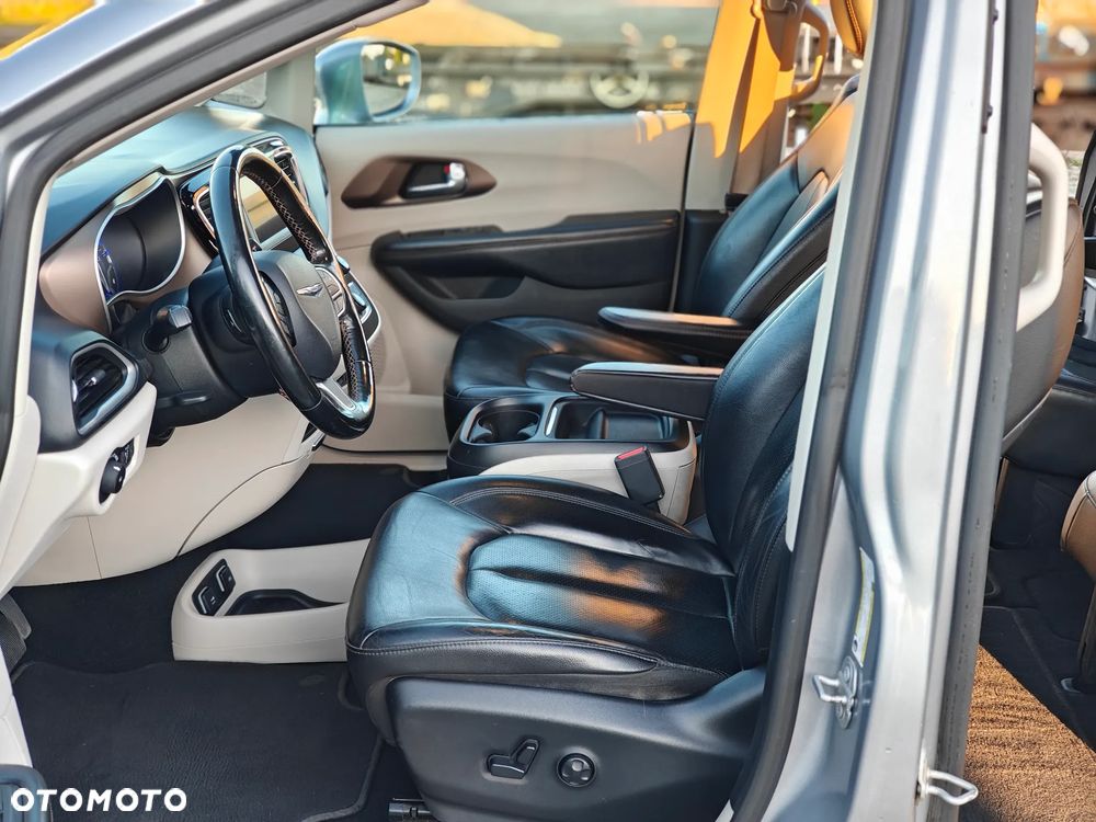Chrysler Pacifica - 10