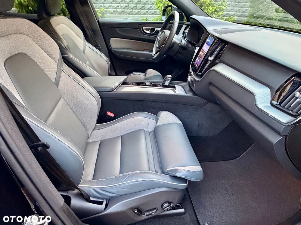 Volvo XC 60 B4 D AWD Plus Dark - 15