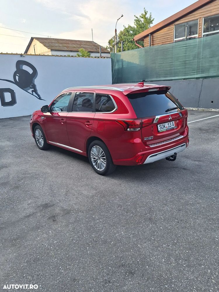 Mitsubishi Outlander 2.4 4WD - 5