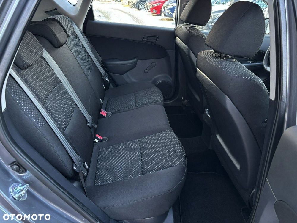 Hyundai i30 1.4 Comfort EU5 - 24