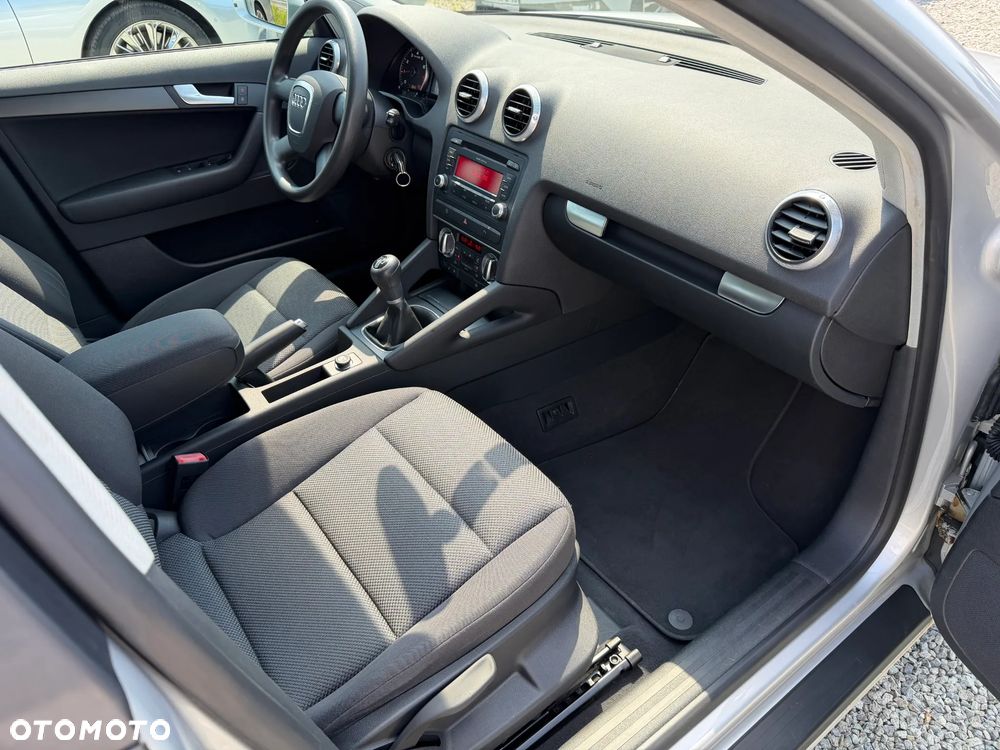 Audi A3 Sportback 1.6 Attraction - 25