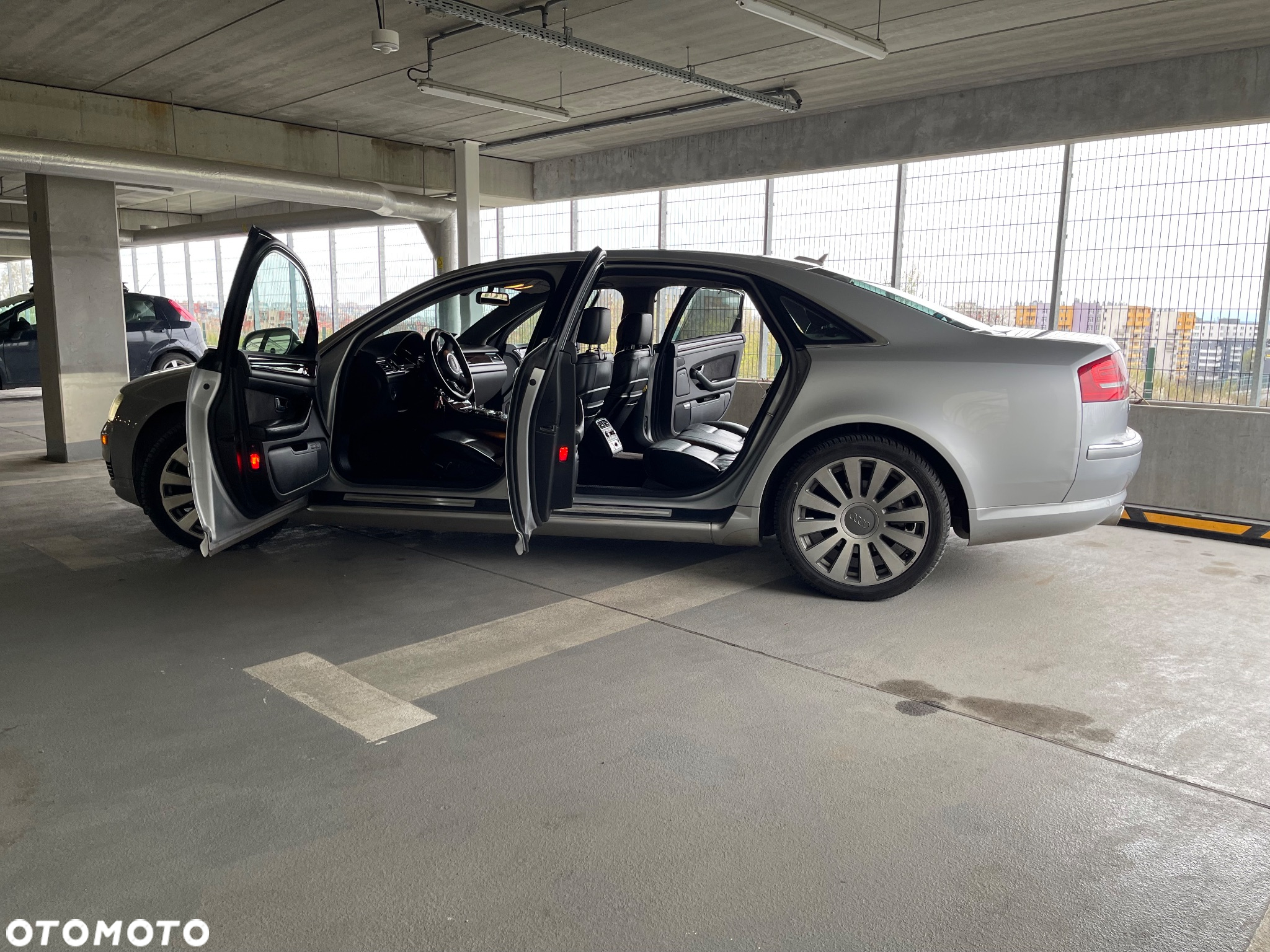 Audi A8 4.2 L Quattro - 17