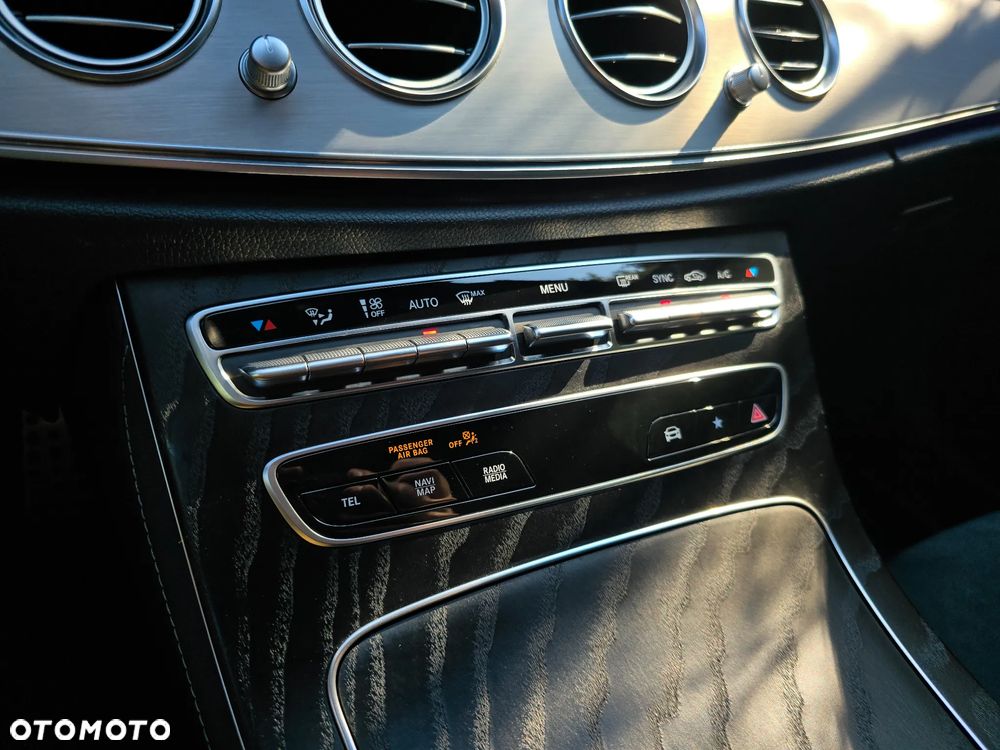 Mercedes-Benz Klasa E 220 d 4-Matic AMG - 31