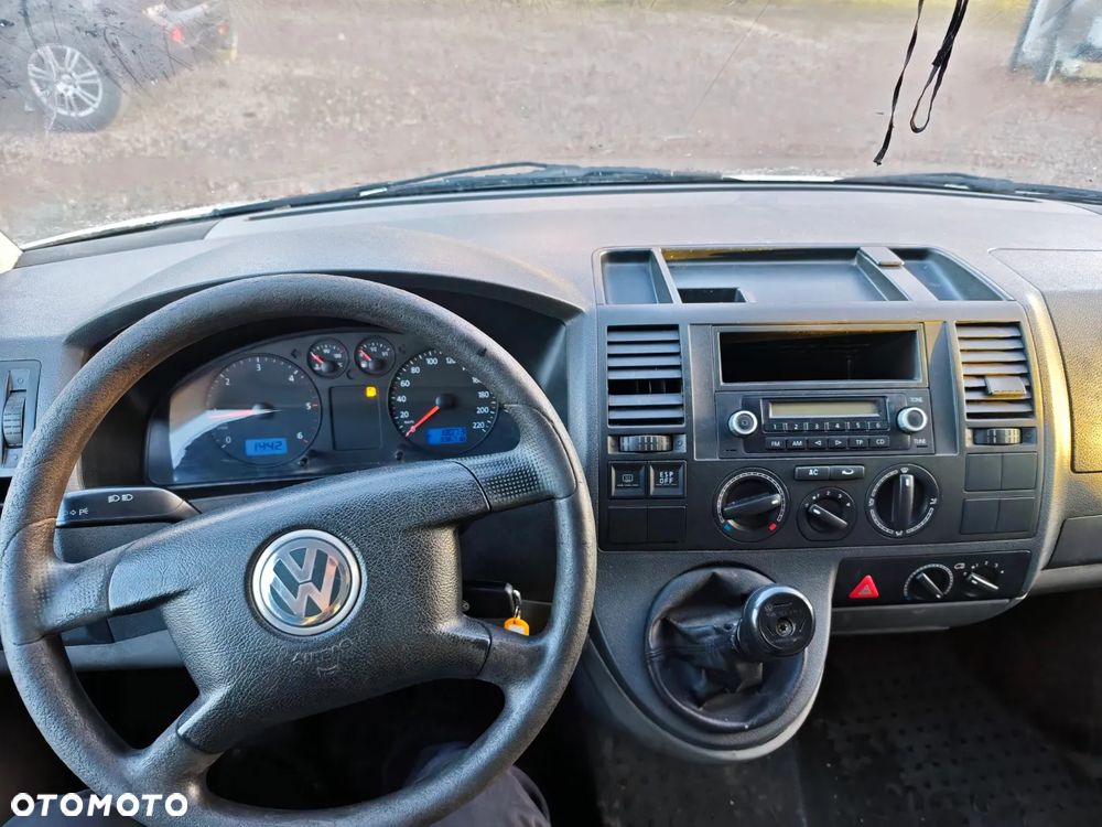 Volkswagen Transporter Shuttle Lang - 12