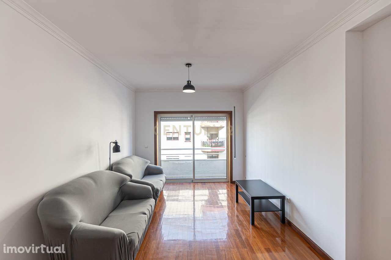 Apartamento T2 com 80 m² | Localização Central em Rio Tinto - Grande imagem: 2/38