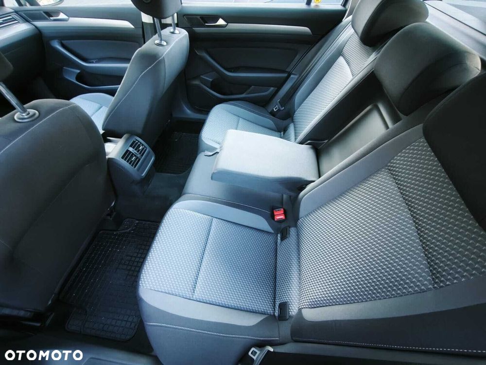 Volkswagen Passat Variant 1.5 TSI EVO Essence - 19