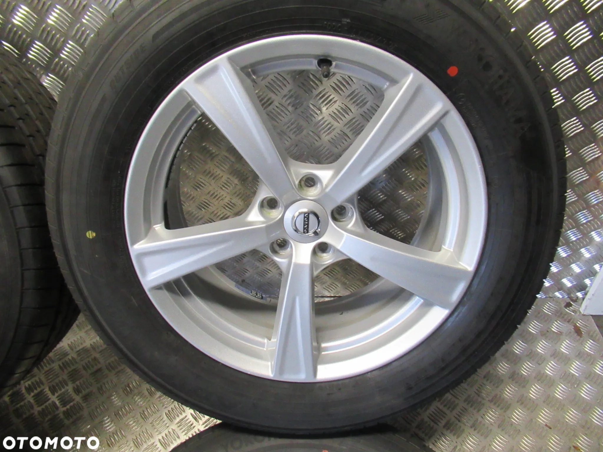 Koła Volvo XC60 XC90 8Jx18 et42,5 5x108 NOWE OPONY - 2