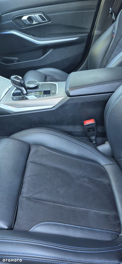 BMW Seria 3 330d xDrive - 9