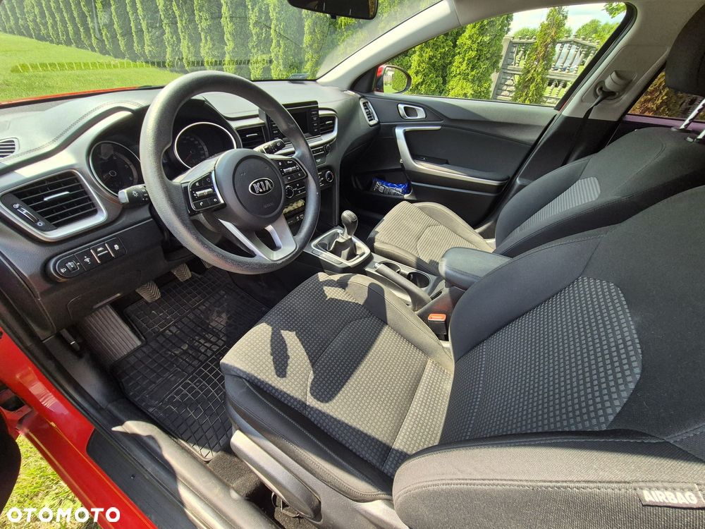 Kia Ceed - 8