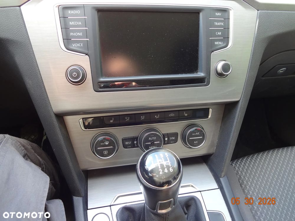 Volkswagen Passat 1.4 TSI BMT Trendline - 17