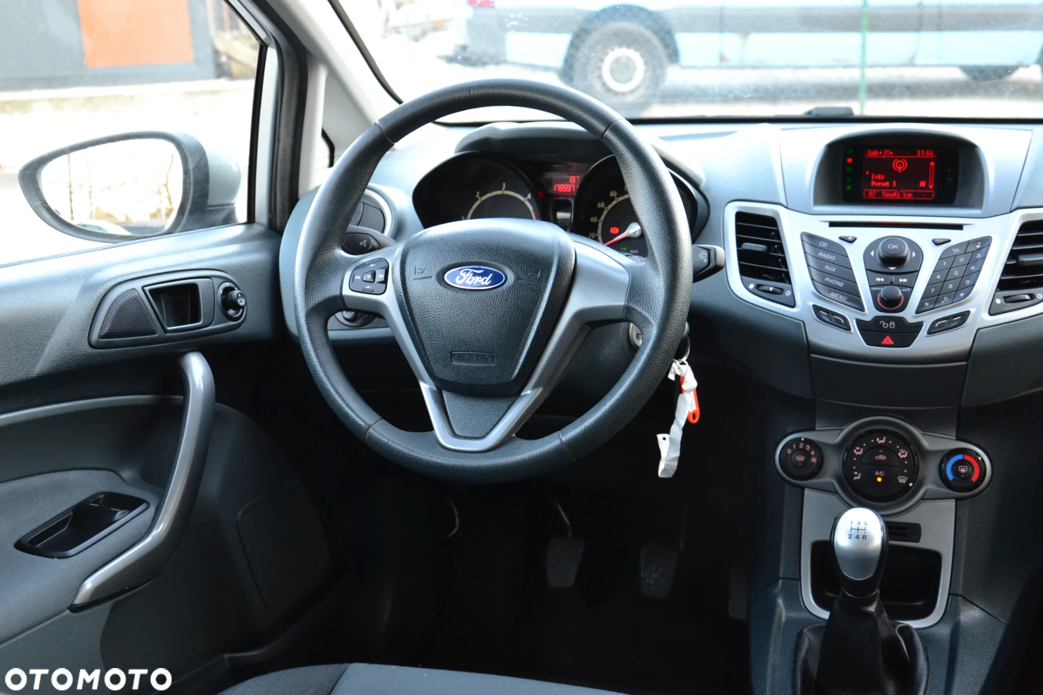Ford Fiesta 1.6 TDCI Ambiente - 21