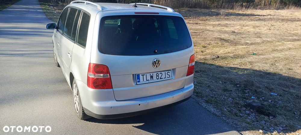 Volkswagen Touran - 4