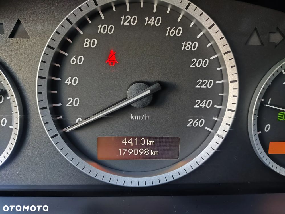 Mercedes-Benz Klasa C 200 CDI DPF Classic - 31