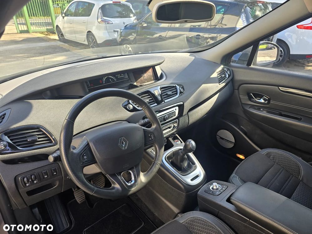 Renault Grand Scenic - 13