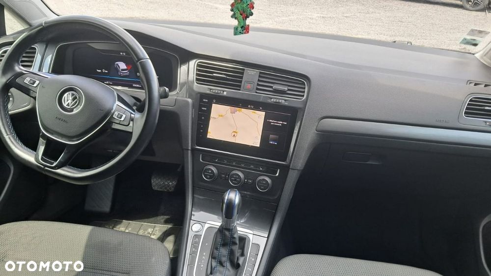 Volkswagen Golf - 8