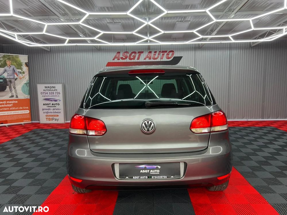 Volkswagen Golf - 6