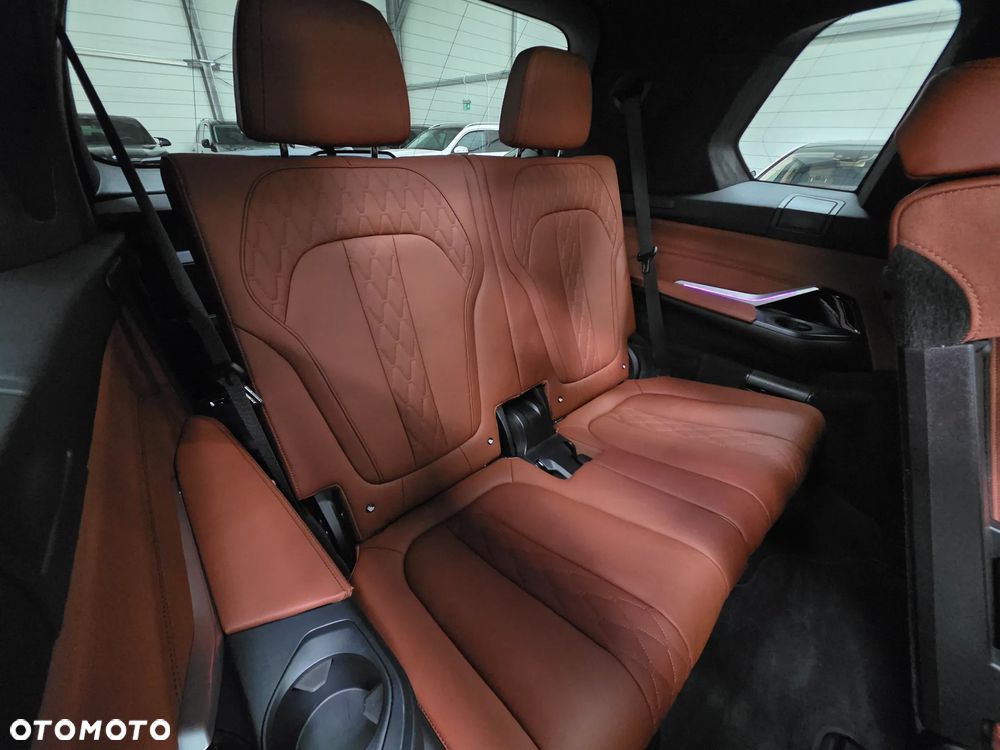 BMW X7 xDrive40d mHEV - 17