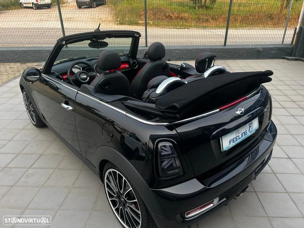 MINI Cabrio John Cooper Works - 14