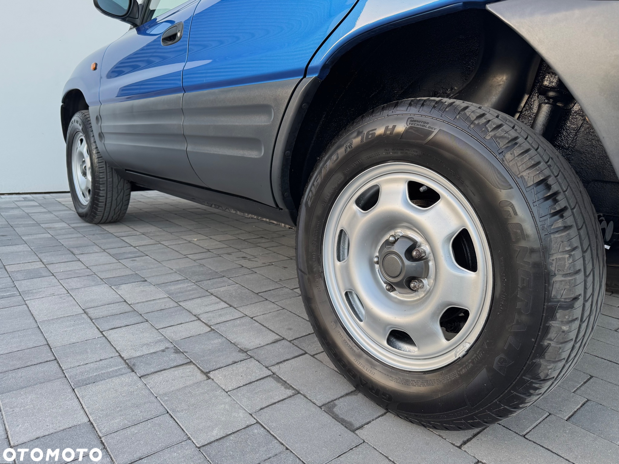Toyota RAV4 2.0 - 35
