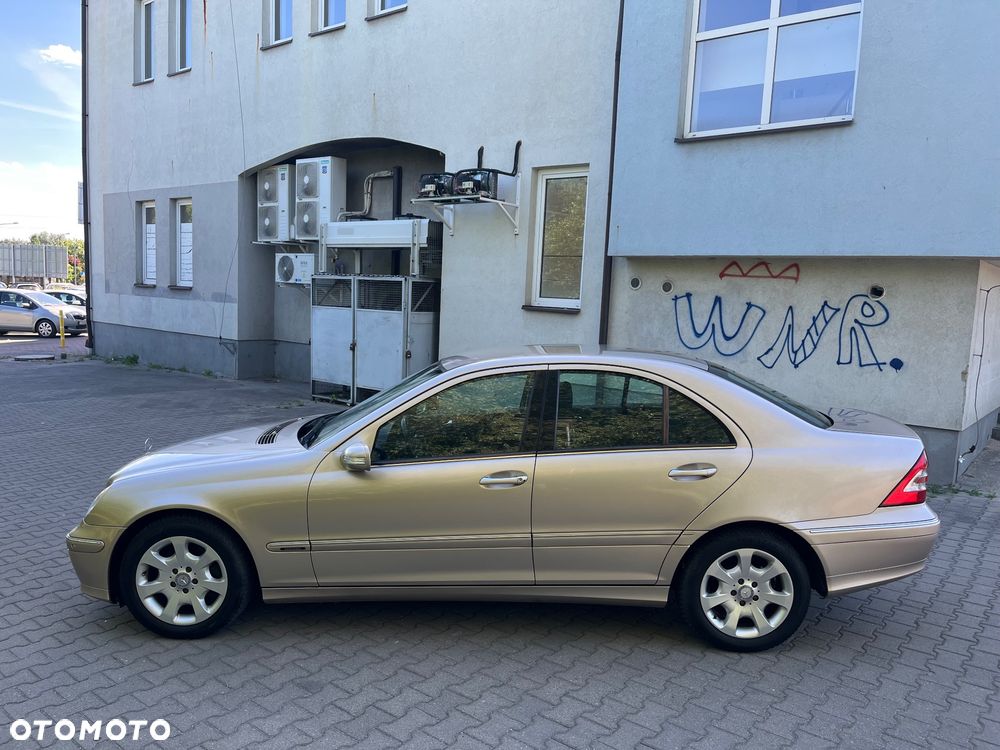 Mercedes-Benz Klasa C 240 4Matic Elegance - 3