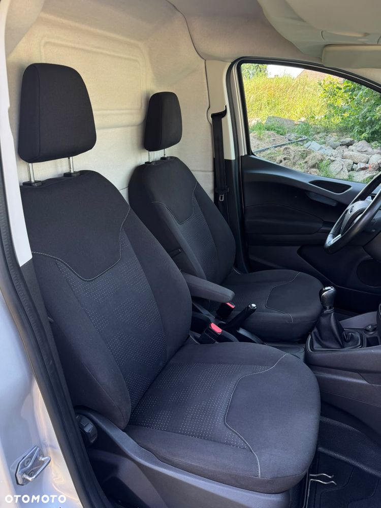 Ford Courier - 9