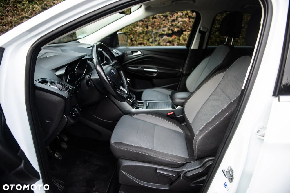 Ford Kuga 2.0 TDCi 2x4 Titanium - 18