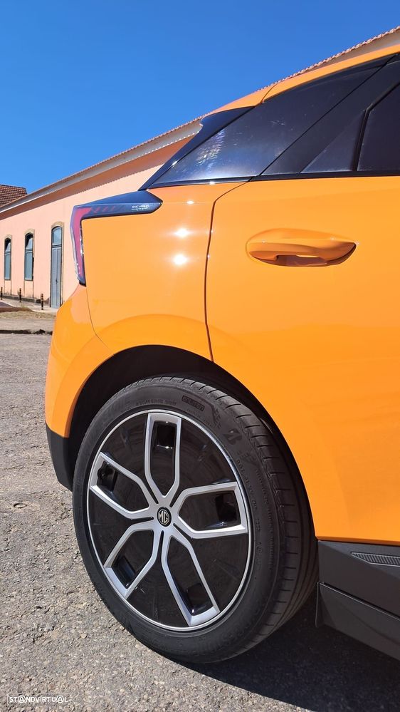 MG MG4 64 kWh Luxury - 17