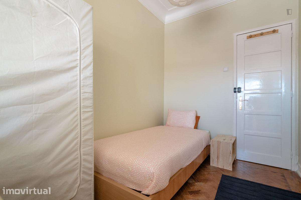 Quarto - localizado em Intendente Lisbon - Grande imagem: 3/19