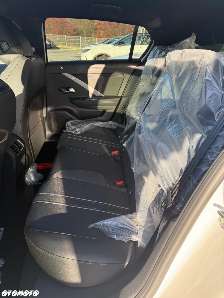 Opel Astra 1.2 T GS S&S - 9