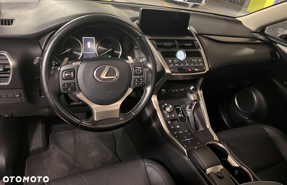 Lexus NX 300h Prestige AWD - 9