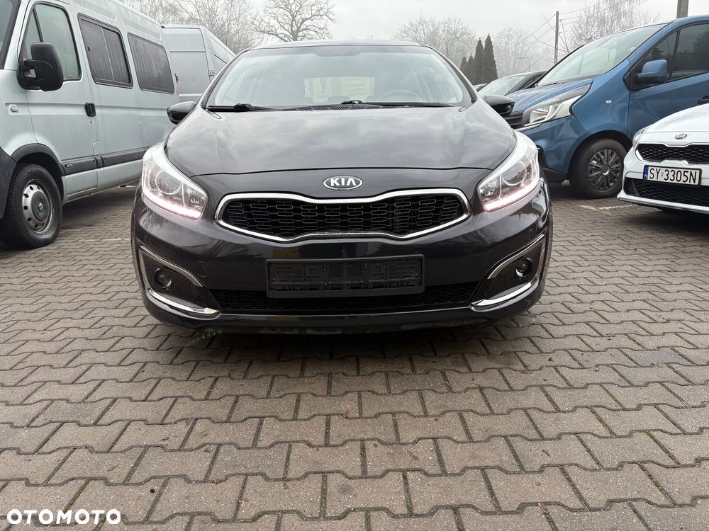 Kia Ceed 1.6 CRDi 136 ISG Dream Team Edition - 10