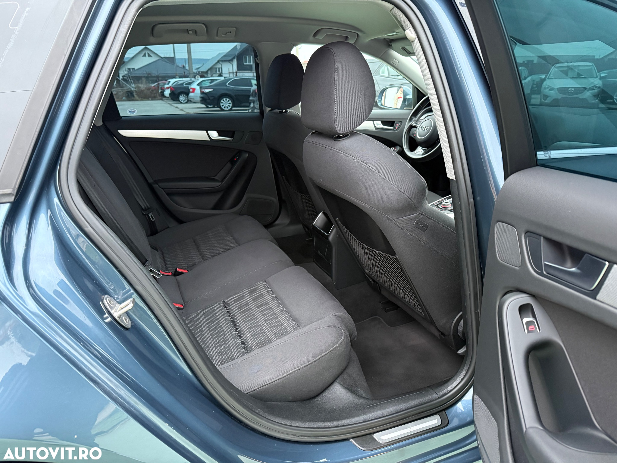 Audi A4 Avant 2.0 TDI quattro S tronic Sport - 32