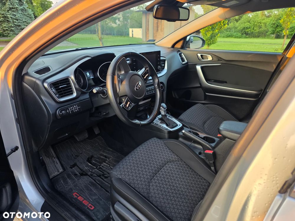 Kia Ceed 1.6 CRDi mHEV M DCT - 17