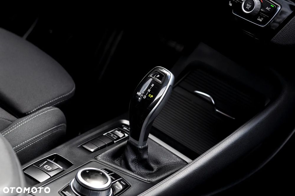 BMW X1 sDrive20d Sport Line - 22
