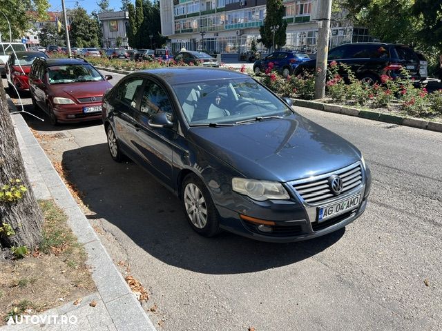 Volkswagen Passat 1.6 FSI Trendline - 2